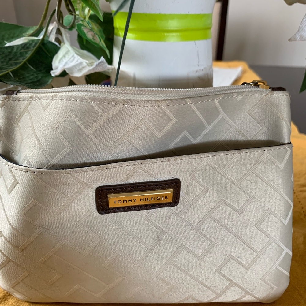 Makeup bag